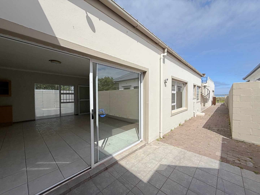 4 Bedroom Property for Sale in Middedorp Western Cape